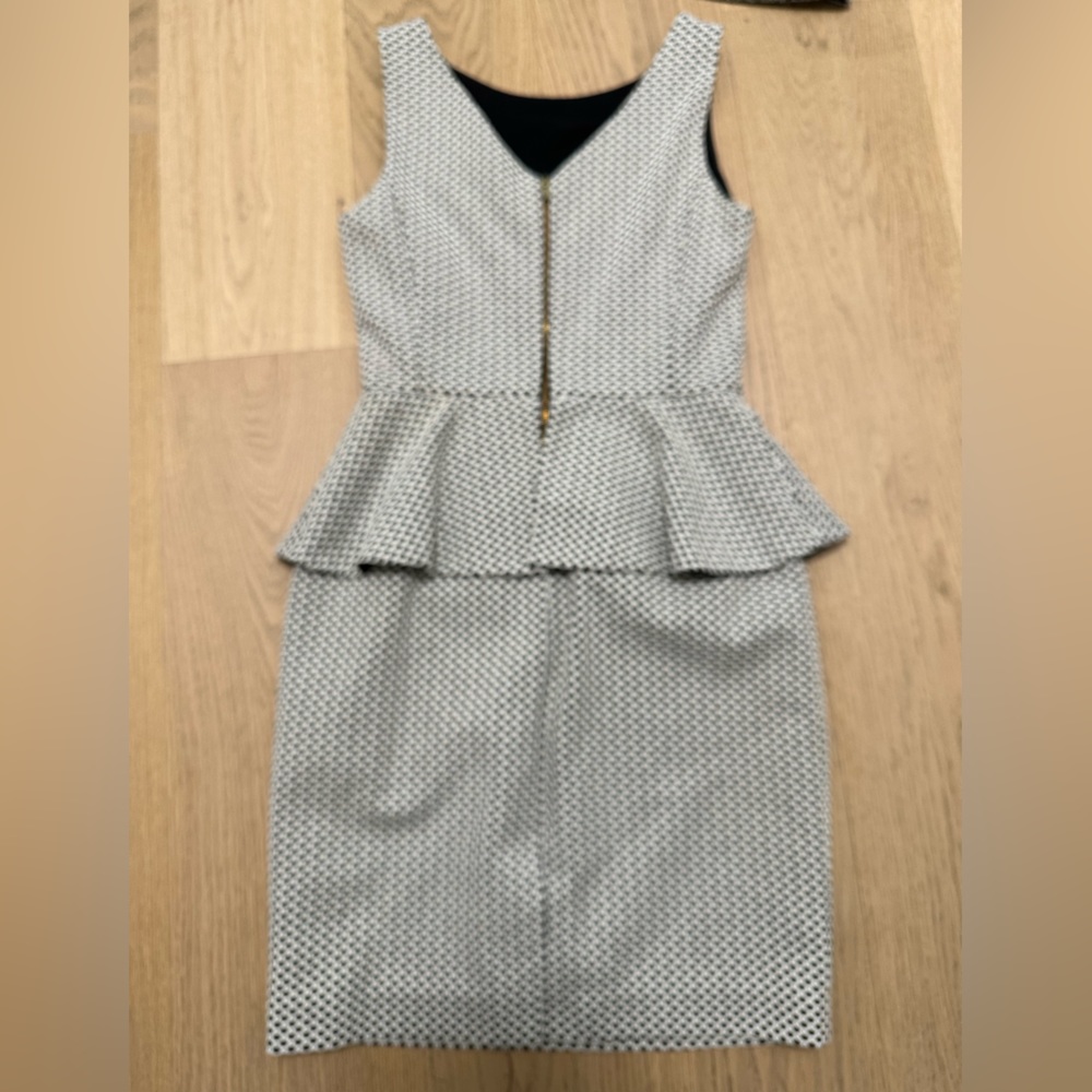 BANANA REPUBLIC | Black & White PePlum Sleeveless Black & White Dress | Size 4P - Picture 5 of 5